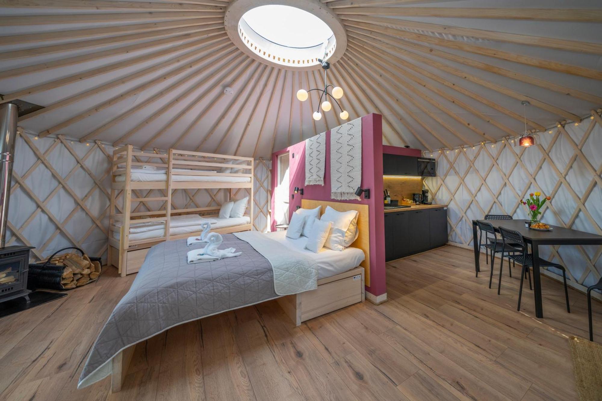 Dom W Domu - Izera Glamping Bed and Breakfast Gajowka  Rum bild