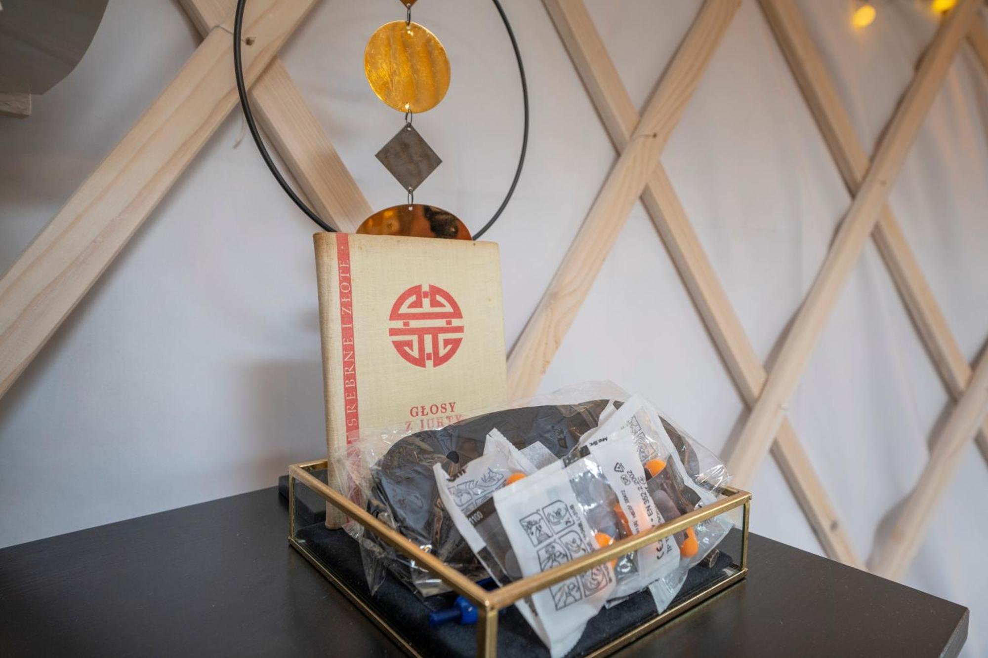 Dom W Domu - Izera Glamping Bed and Breakfast Gajowka  Rum bild