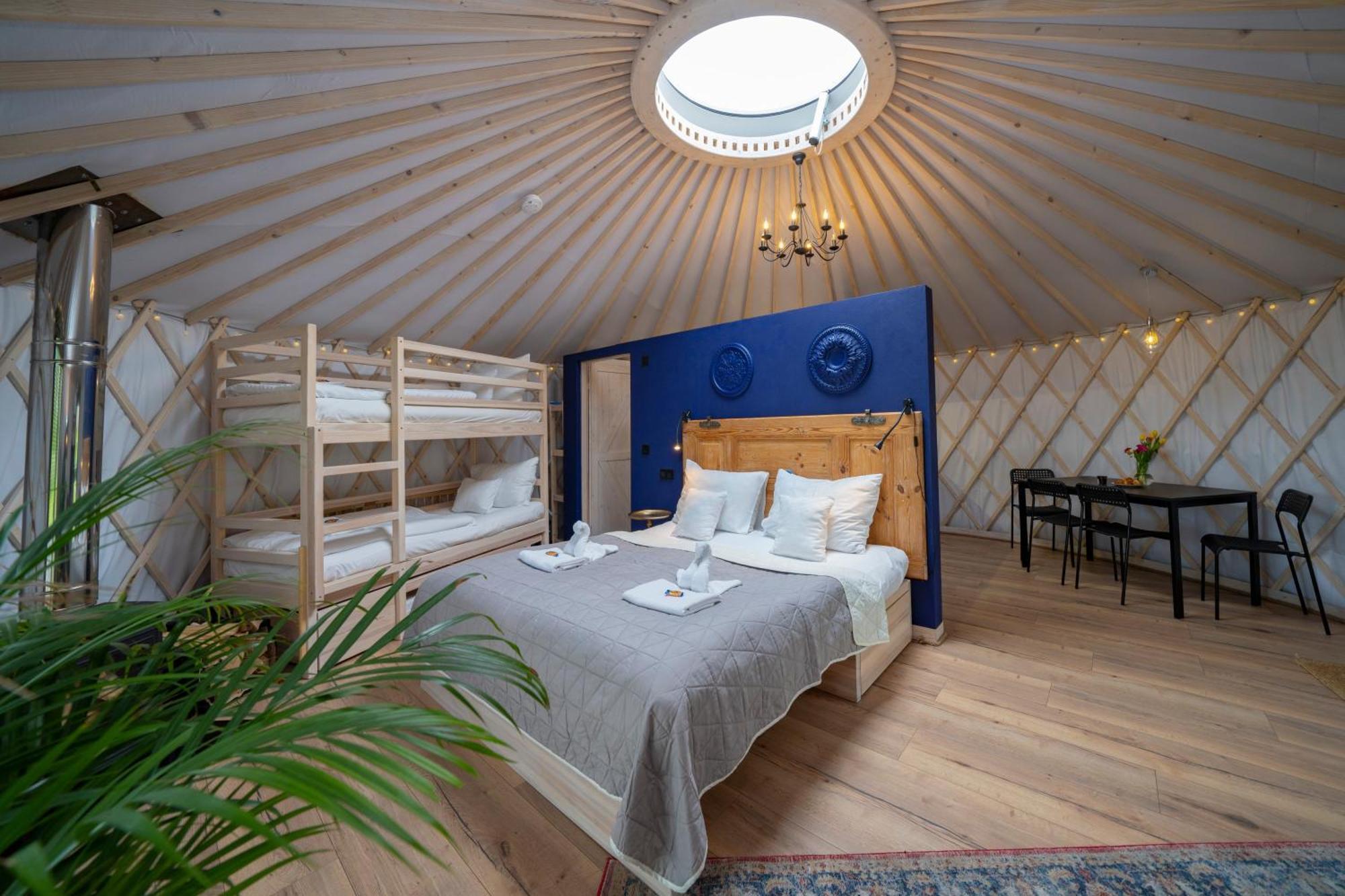 Dom W Domu - Izera Glamping Bed and Breakfast Gajowka  Rum bild