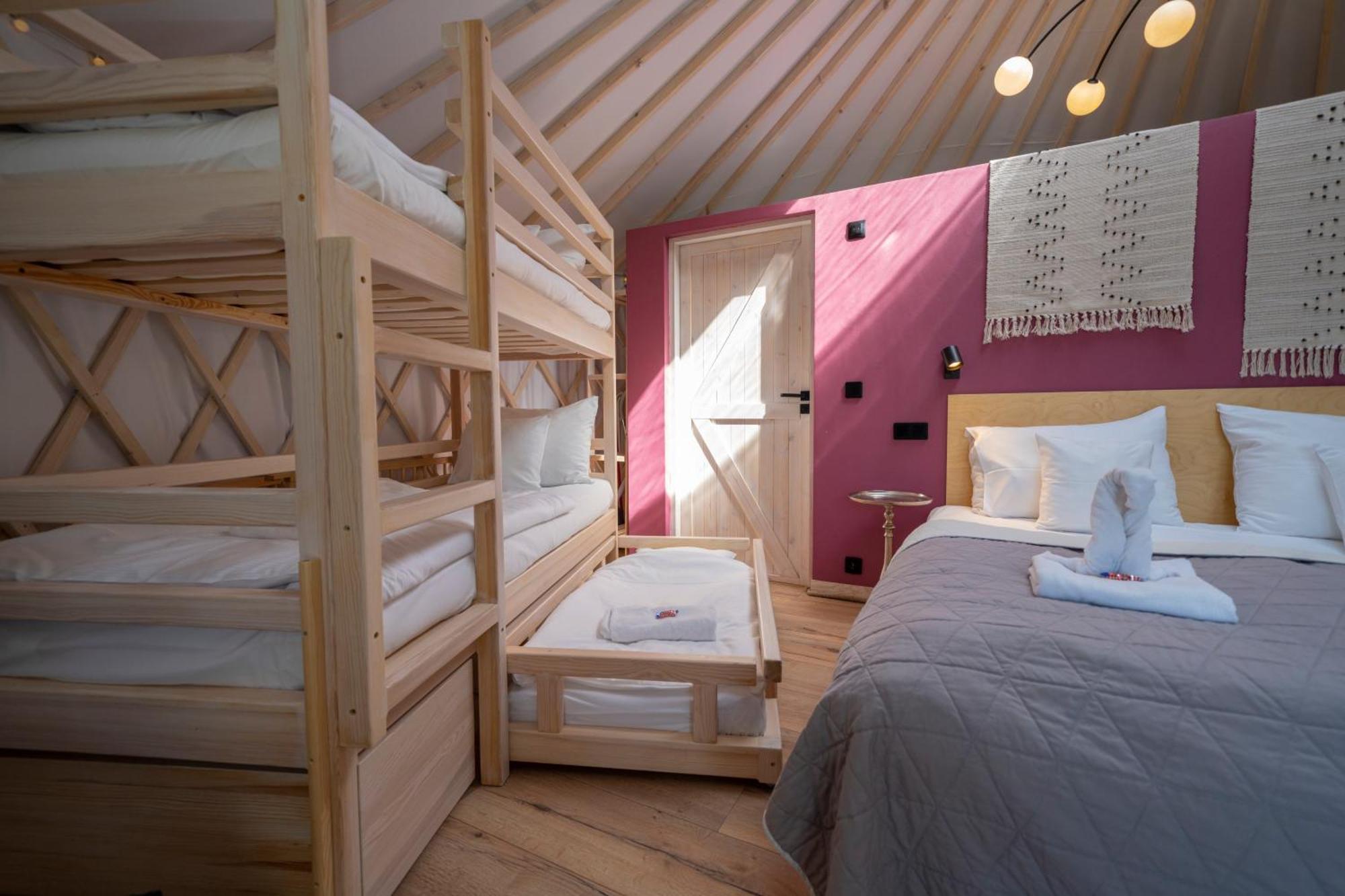 Dom W Domu - Izera Glamping Bed and Breakfast Gajowka  Rum bild