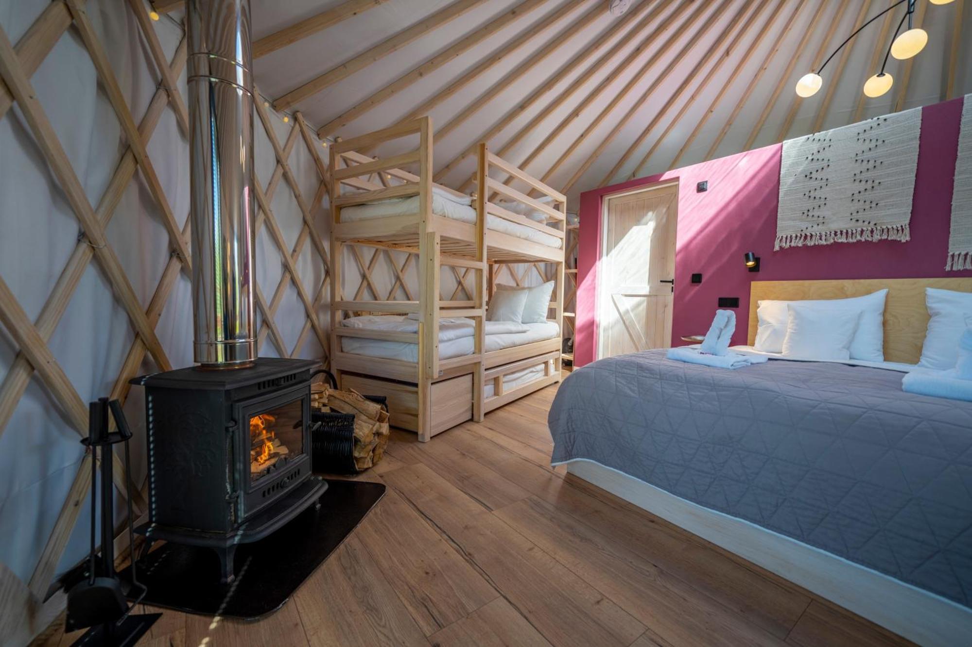 Dom W Domu - Izera Glamping Bed and Breakfast Gajowka  Rum bild