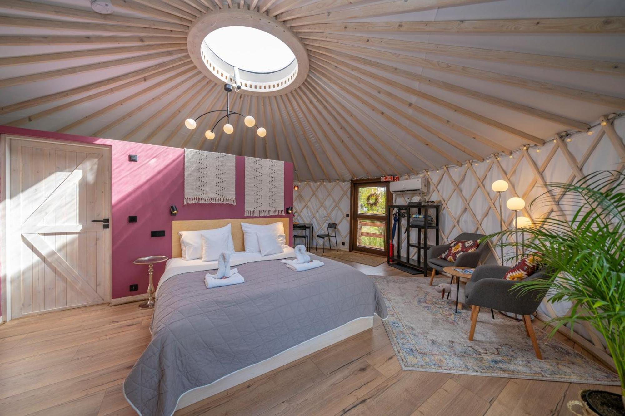 Dom W Domu - Izera Glamping Bed and Breakfast Gajowka  Rum bild